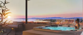 Rooftop infinity pool in Alimos with panoramic views of the Athens Riviera and Ellinikon Park