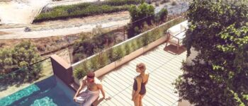 Φωτορεαλισμός Άλιμος - Modern balcony interior design and architectural rendering by VARC Studio