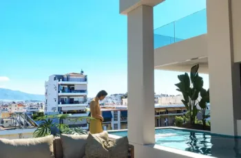 A serene outdoor living experience at the PLEIADON penthouse, featuring a private pool and panoramic views of Palaio Faliro. Luxury balcony lifestyle with private pool and outdoor lounge at PLEIADON project in Palaio Faliro by VARC Studio