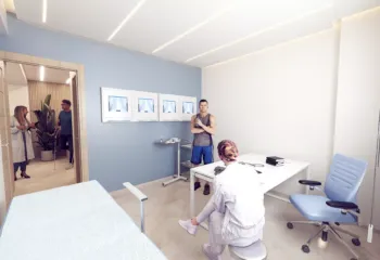 Modern physical therapy clinic interior visualization VARC